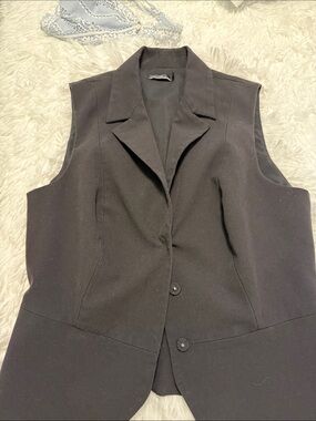 Sleeveless Black Tailored Vest - Women's Blazer-Style Jacket